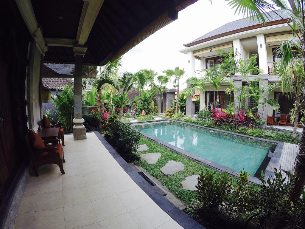 Cahyatika Bed&Breakfast Ubud  Bagian luar foto
