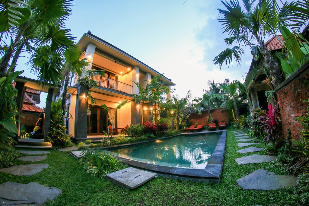 Cahyatika Bed&Breakfast Ubud  Bagian luar foto